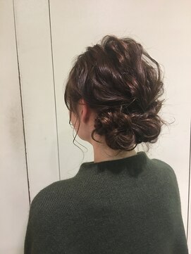 ピエドプールポッシュ(PiED DE POULE POCHE) ゆるふわシニョンアレンジ