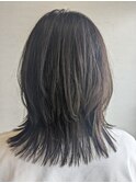 くびれレイヤーミディアムボブ