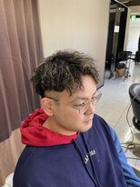 アイズ 海老名(AIZU)&nbsp;ツイストスパイラルパーマ　金メッシュ　メンズカラー　フェード