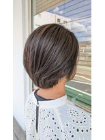 ルレ 本山(Relais)&nbsp;透明感アッシュカラーのショートレイヤースタイル