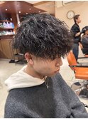 ツイストスパイラルパーマツーブロックスタイリング30代メンズ