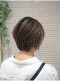 イメチェン_ホワイトブロンド_外ハネボブ_美髪_ワイドバング