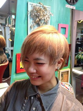 ピエスデシュブー(piece des cheveux) プラチナイエローショートスタイル