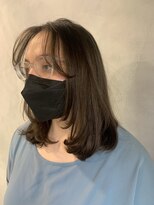 レヴィ 神楽坂(Levi)&nbsp;ミディアムレイヤーのナチュラルアッシュブラックstyle