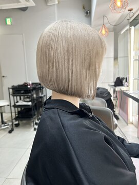 ユーフォリア エヌ 池袋サンシャイン通り店(Euphoria +n) 10代20代人気/ホワイトミルクティー小顔ボブ