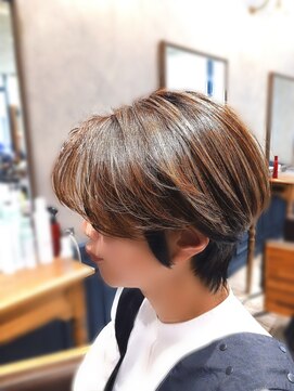 美容室 クリア 大人ショート 白髪ぼかし