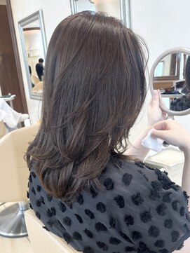 ザック ヴィ(ZACC  vie) レイヤーカット/縮毛矯正/地毛風ストレート/透明感カラー