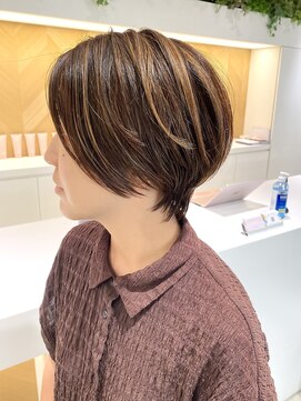 ステアケース 武蔵小杉店(stair:case) 大人ショート/ショートボブ/白髪ぼかしハイライト/武蔵小杉