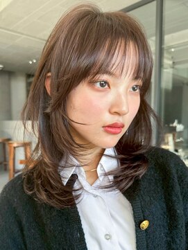 シオン(shion) 前髪カットミディアムウルフレイヤー韓国ヘア_F21379