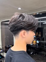 ニコトウキョウ 新宿(nico TOKYO)&nbsp;テーパーフェードニュアンスパーマ刈り上げセンターパートメンズ