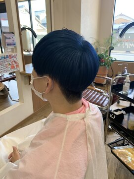 ヘアークラブワイズ(Hair Club Yz) 〈韓国風マッシュ×ディープブルー〉