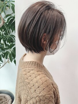 ステア ケース(stair case) 大人かわいいショートヘアセンターパートハンサムショート