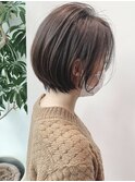 大人かわいいショートヘアセンターパートハンサムショート