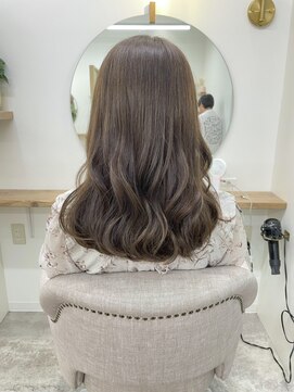 シアエミュー 新越谷店(SHEER emu) ベージュカラー