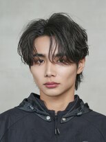 原宿センターパートウルフカットシャドウパーマゆるめ黒髪 20代