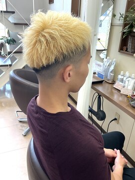 コア フィール ア デイ(COIFFURE A DAY) 【見附　今町】メンズフェード　ブリーチ