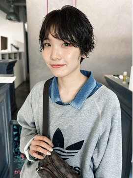 クイン(qin) ニュアンスマッシュショートパーマ