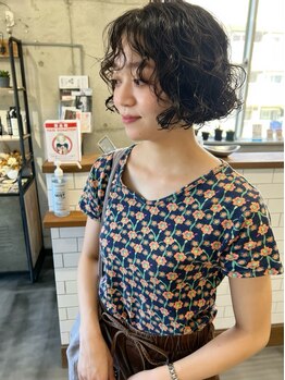 ランプ(Lamp)の写真/≪トレンドパーマはLampで透明感あふれるスタイルに≫ダメージレスな髪質と柔らかさで大人可愛いを創る!