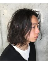 横顔が素敵に決まるゆるツイストパーマ[表参道/青山/表参道駅]
