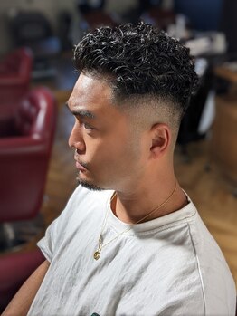 ワンワンオー バーバーショップ 長浜店(@110 BARBER SHOP)の写真/【平日21時迄営業】"フェード×濡れパン"が人気。髪がまとまり、楽なセットで"できる男Style"へ[バーバー]