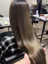 ヴィフ 大船(VIF)&nbsp;ホワイトグレージュ/ダークアッシュ/ニュアンスカラー/大船駅