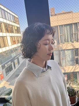 マッシュボブ×くせ毛風無造作パーマ×ハイライト