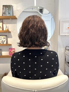 サークル(CIRCLES) ムースとオイルでスタイリングボブパーマ