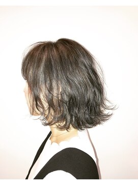 ハビット (habitt) 【habitt】プラチナシルバー×切りっぱなしボブ