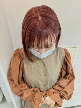 ラビリンス(Labyrinth) オシャレなチェリーピンクのタイトボブ　ビタミンカラー