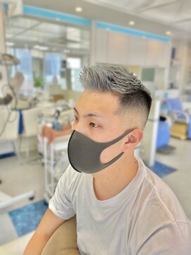 ヘアートーク アイズ(HAIR TALK I's) シルバーカラー＆スキンフェード