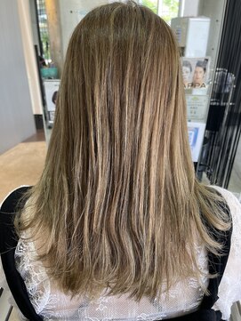 ニーゼロゼロナナ(2007) ベージュカラー