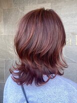 メゾン アヴァロ(Maison Avallo)&nbsp;秋冬モーブヴァイオレッドのミディアムウルフ