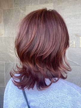 メゾン アヴァロ(Maison Avallo) 秋冬モーブヴァイオレッドのミディアムウルフ