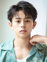 オーシャントーキョー サニー 原宿(OCEAN TOKYO Sunny)&nbsp;フェザーパーマセンターパートコンマバング刈り上げショート