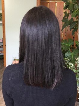 フリズーア(Friseur)の写真/落ち着きのある空間で一人ひとりに合ったケアをご提案☆しっかり内部補修で髪質改善◎理想の健やかな髪へ♪