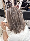 ハイライトミディアムヘア暗めカラーオリーブグレー