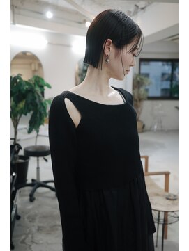 フェイヴィーズ(FavyS) バッサリ耳掛けタイトミニボブ