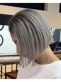 ホワイトシルバーのシャドールーツ