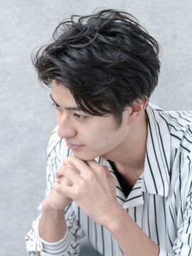 フリーラ 表参道(freera) セミウェットな質感 ツーブロック スタイル
