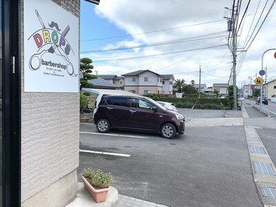 駐車場完備◎大通りからすぐで停めやすいです。