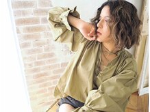 ブリーチはダメージを最小限に抑えた《ケアブリーチ》を使用☆ハイライトでパーソナルなヘアカラーを♪