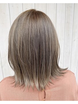 リノ(un Lino) 切りっぱなしボブ