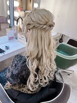 ヘアメイク エンカレッジ(HAIR MAKE encourage)&nbsp;捻りハーフアップ
