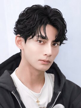 ルーシー 渋谷(LUCEY) シャドウフェザーパーマ×短めセンターパート