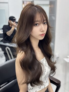 ロムーク 表参道(LOMKH) 夏の小顔ロングレイヤーカット顔周りシールエクステブルーカラー