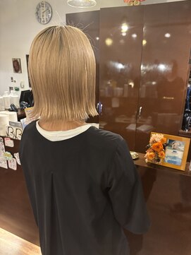 ルシア(Lucia) ぱつっとボブ