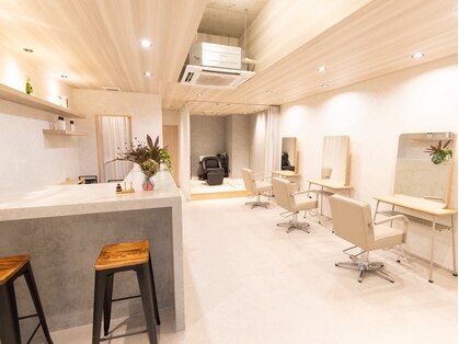 アットホームサロン 月の写真