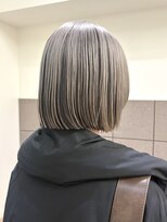 フイ(HUI)&nbsp;アンブレラカラーグレージュボブデザインカラー/natsuki 金山