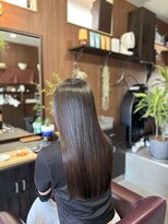 アオイ(Aoi)&nbsp;自然な仕上がりの酸性ストレート♪ツヤとまとまりのロングヘア