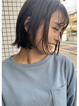 ギフト(GIFT) 【GIFT】前下がり ナチュラルボブ 耳かけ グレイアッシュ 黒田瞳